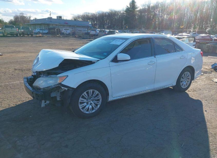 Photo 2 of 2014 Toyota Camry LE (VIN 4T4BF1FK1ER418087)
