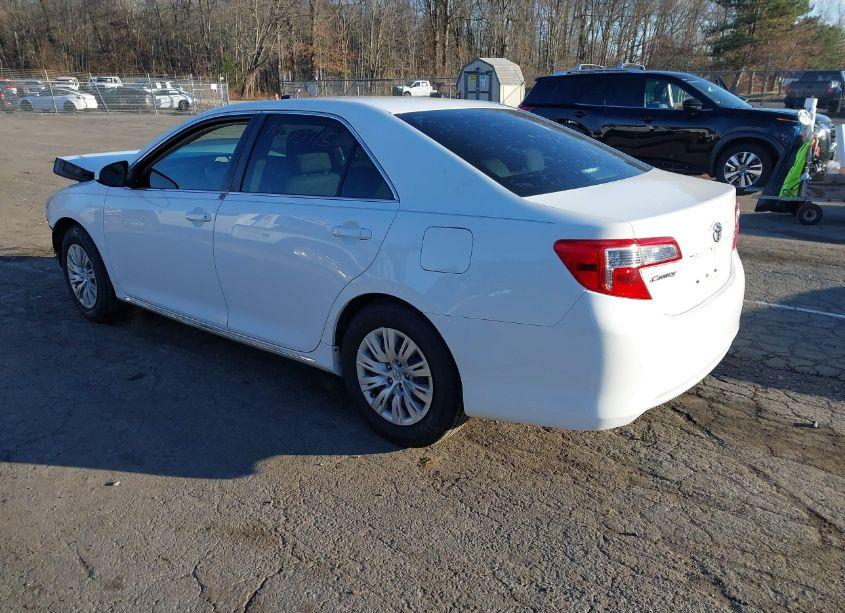Photo 3 of 2014 Toyota Camry LE (VIN 4T4BF1FK1ER418087)