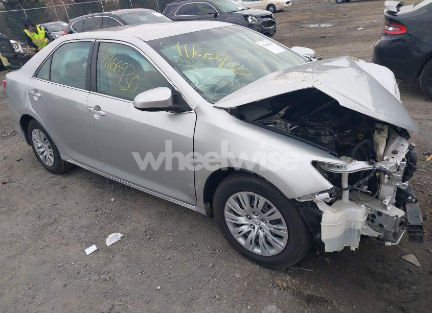 2014 Toyota Camry LE (VIN 4T4BF1FK1ER426027) main photo