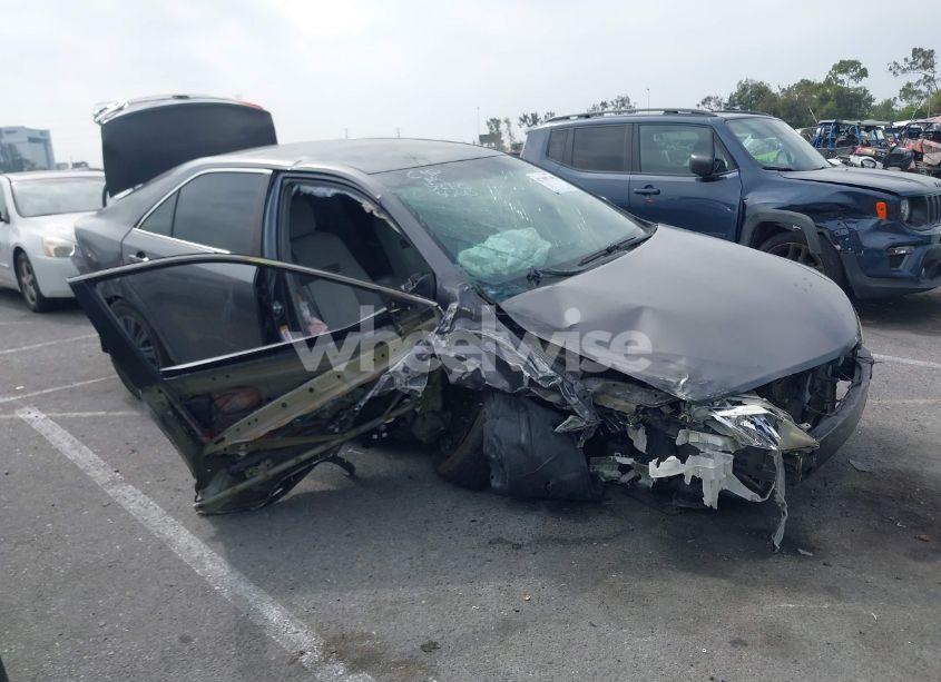 2014 Toyota Camry LE (VIN 4T4BF1FK1ER428781) main photo