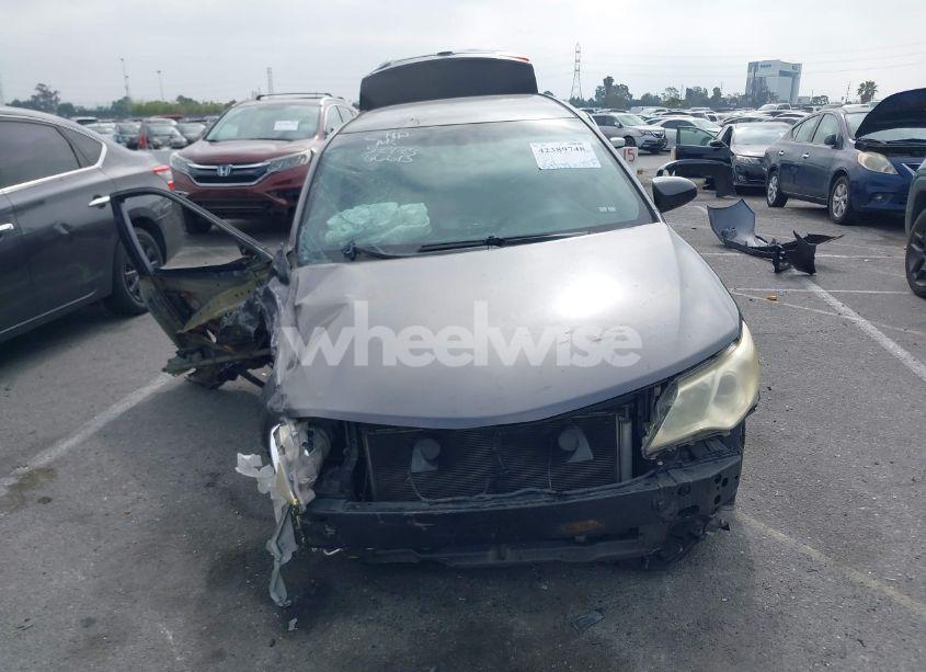 Photo 13 of 2014 Toyota Camry LE (VIN 4T4BF1FK1ER428781)