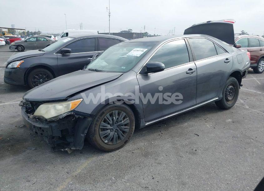 Photo 2 of 2014 Toyota Camry LE (VIN 4T4BF1FK1ER428781)
