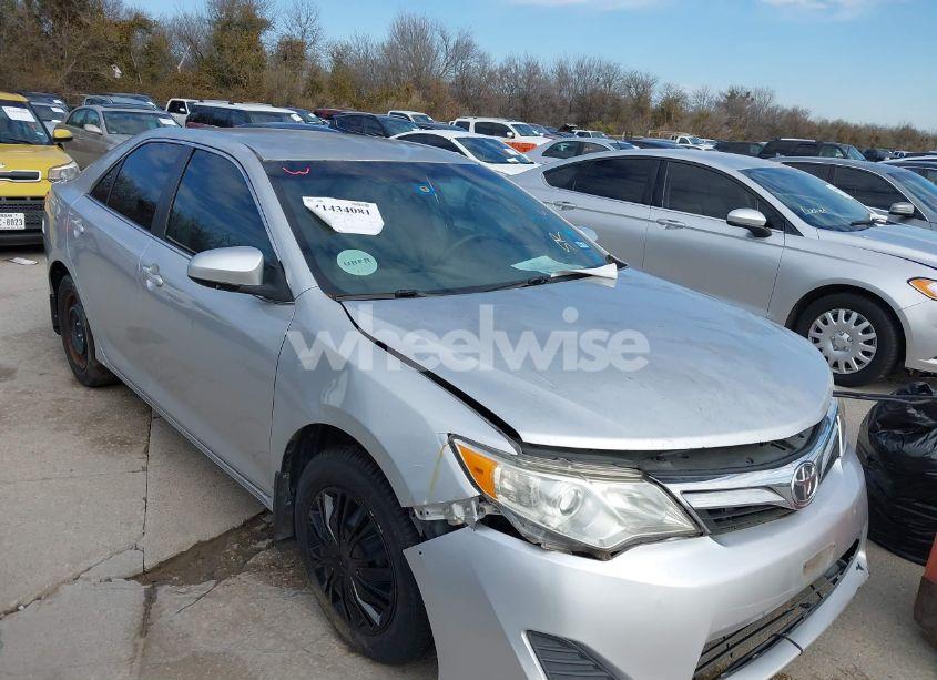 2014 Toyota Camry LE (VIN 4T4BF1FK1ER429767) main photo