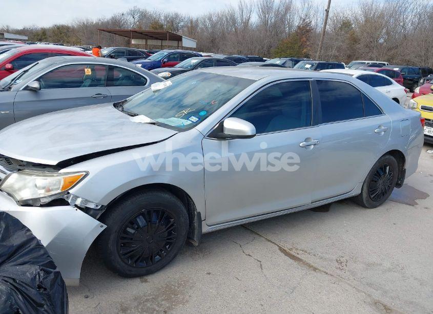 Photo 2 of 2014 Toyota Camry LE (VIN 4T4BF1FK1ER429767)