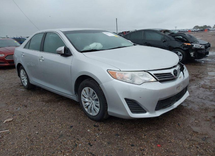 2014 Toyota Camry L (VIN 4T4BF1FK1ER438467) main photo