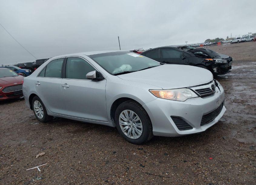 Photo 13 of 2014 Toyota Camry L (VIN 4T4BF1FK1ER438467)