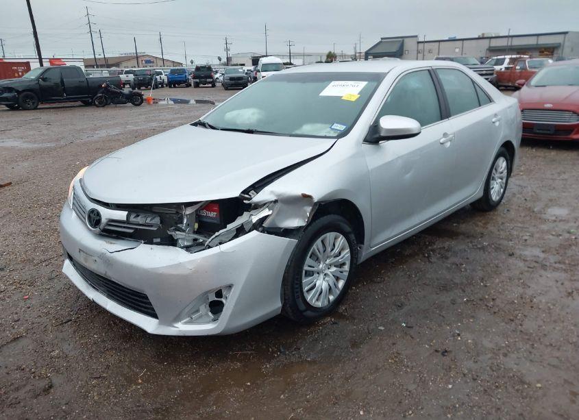 Photo 2 of 2014 Toyota Camry L (VIN 4T4BF1FK1ER438467)
