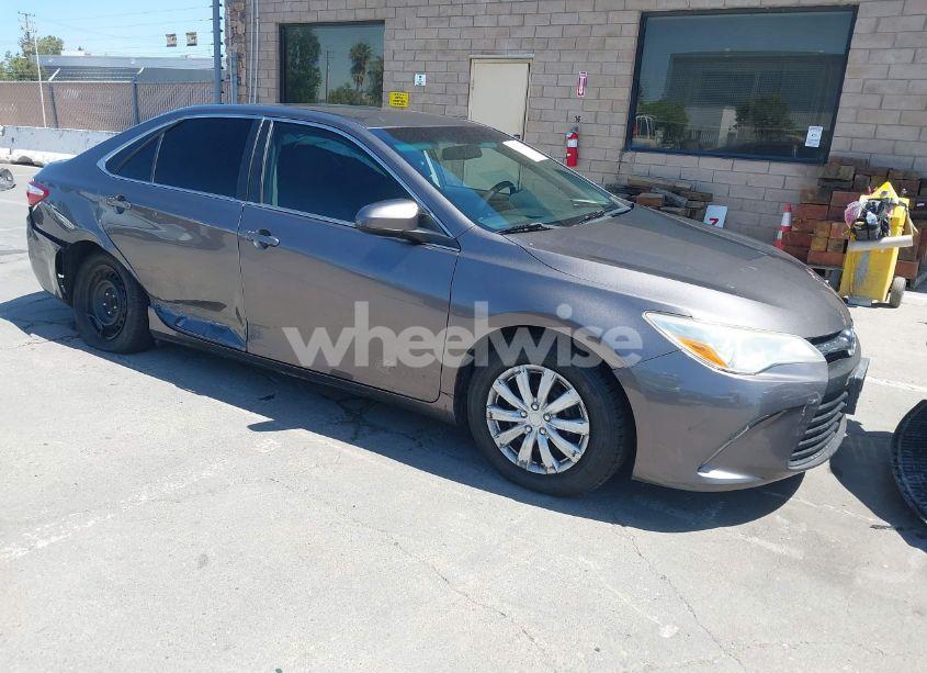 2015 Toyota Camry LE (VIN 4T4BF1FK1FR456310) main photo