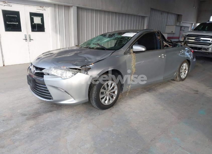 Photo 2 of 2015 Toyota Camry LE (VIN 4T4BF1FK1FR457523)
