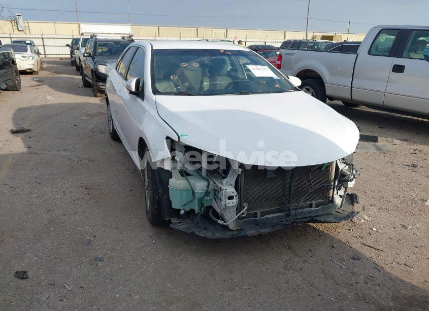 2015 Toyota Camry LE (VIN 4T4BF1FK1FR458333) main photo