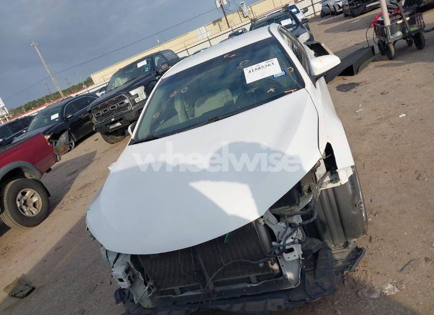 Photo 13 of 2015 Toyota Camry LE (VIN 4T4BF1FK1FR458333)