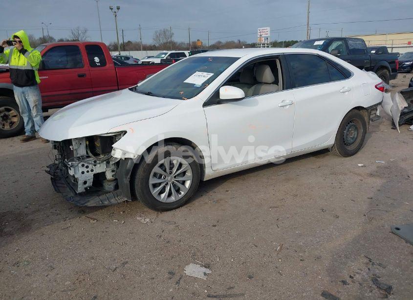 Photo 2 of 2015 Toyota Camry LE (VIN 4T4BF1FK1FR458333)
