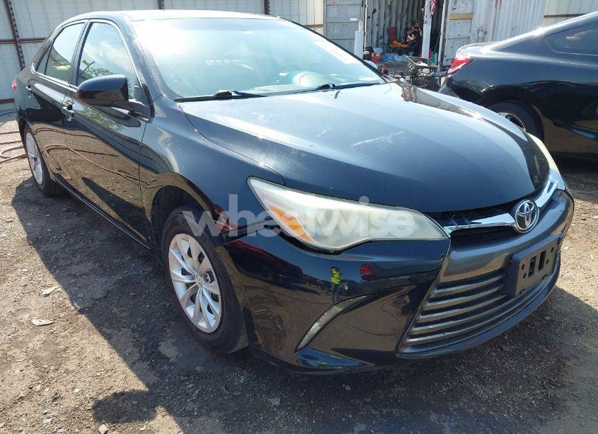 2015 Toyota Camry LE (VIN 4T4BF1FK1FR460079) main photo