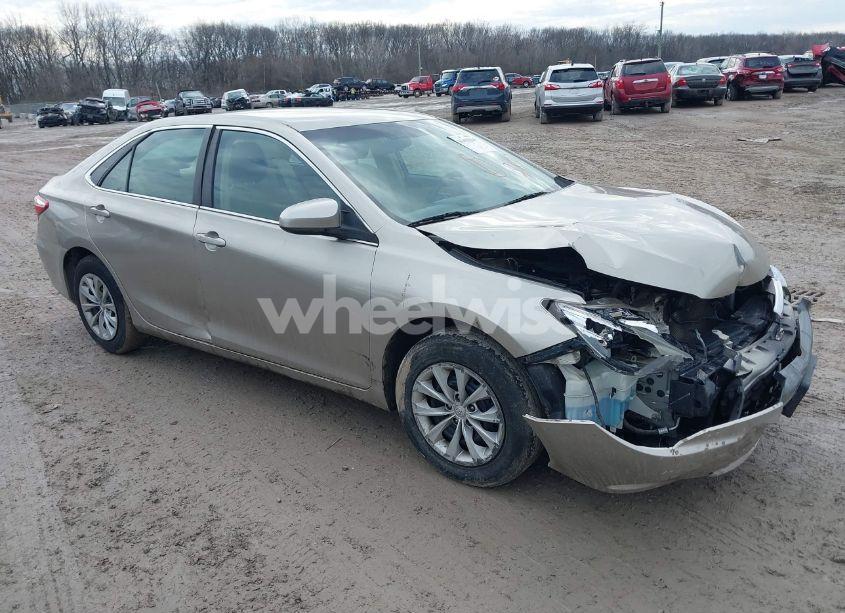 2015 Toyota Camry LE (VIN 4T4BF1FK1FR486231) main photo