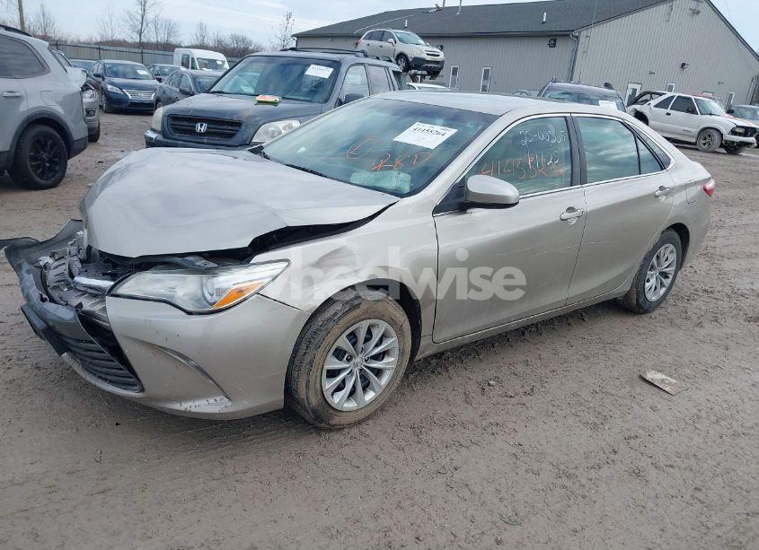 Photo 2 of 2015 Toyota Camry LE (VIN 4T4BF1FK1FR486231)