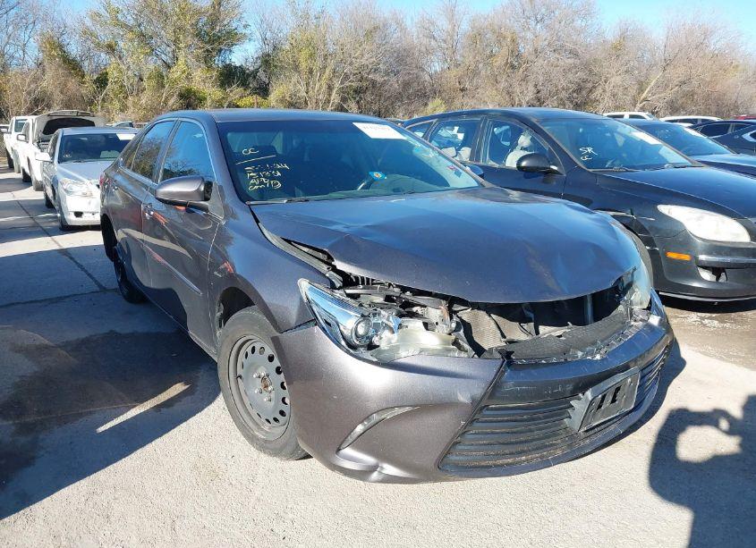 2015 Toyota Camry LE (VIN 4T4BF1FK1FR496936) main photo