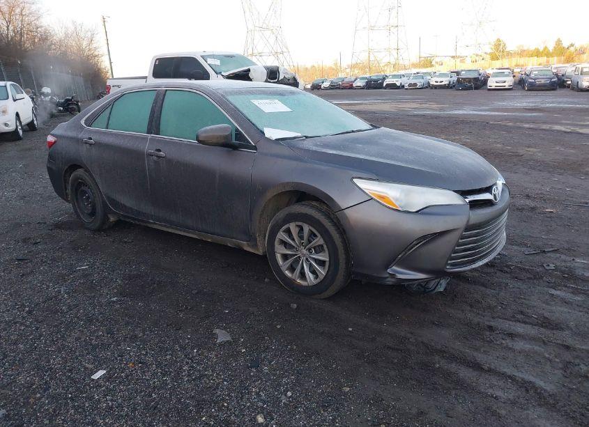 2016 Toyota Camry LE (VIN 4T4BF1FK1GR519777) main photo