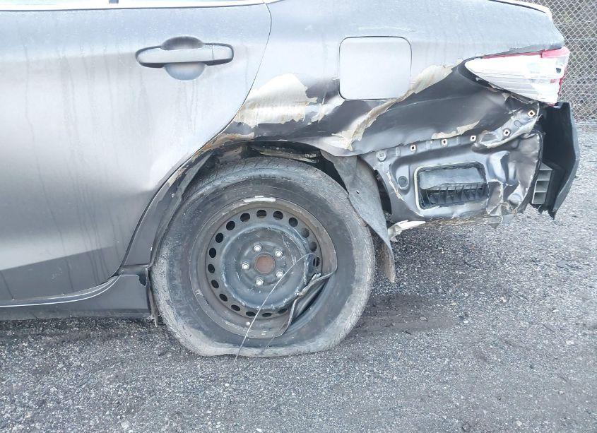 Photo 6 of 2016 Toyota Camry LE (VIN 4T4BF1FK1GR519777)