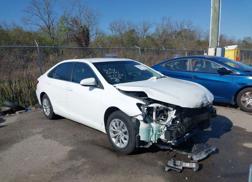 2016 Toyota Camry LE (VIN 4T4BF1FK1GR521481) main photo