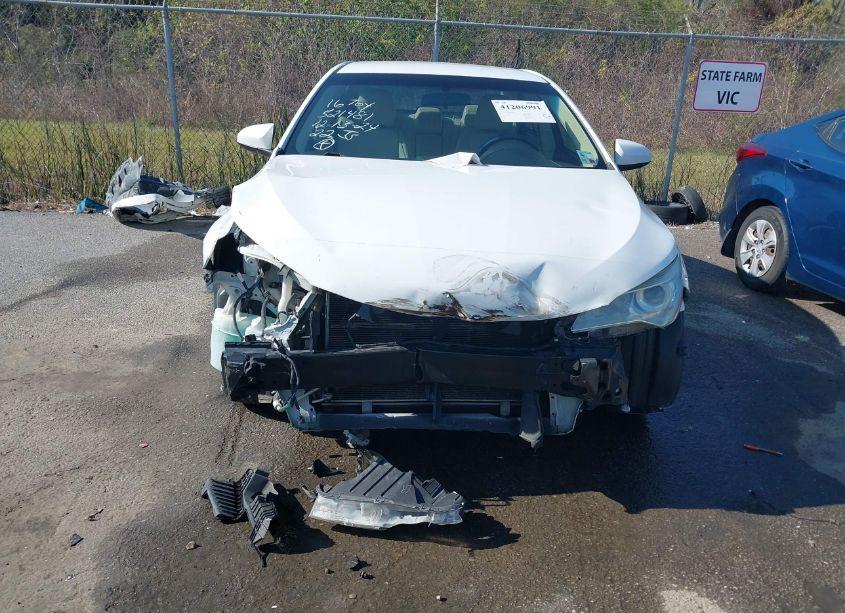 Photo 13 of 2016 Toyota Camry LE (VIN 4T4BF1FK1GR521481)