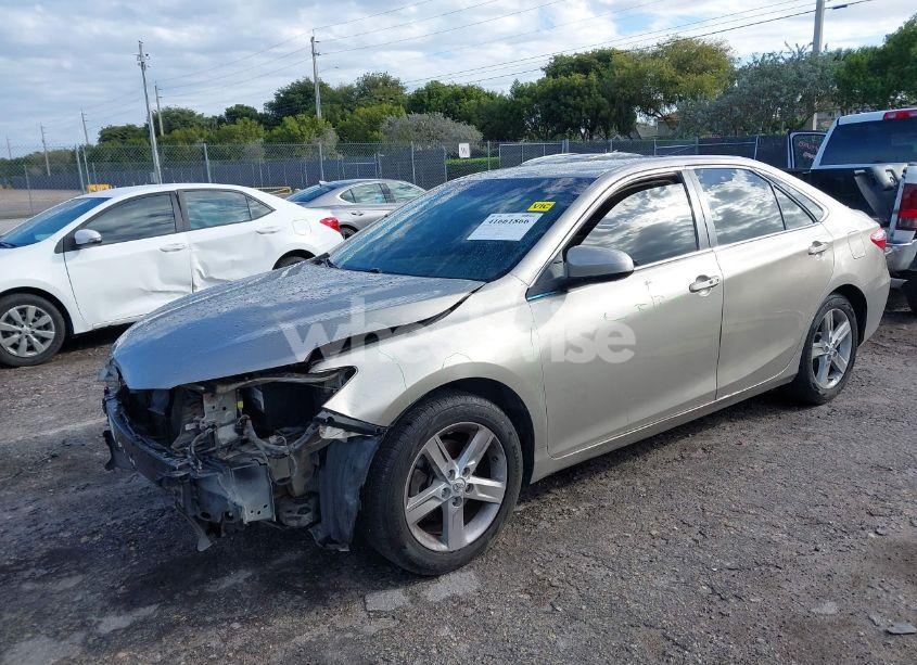 Photo 2 of 2016 Toyota Camry LE (VIN 4T4BF1FK1GR530682)