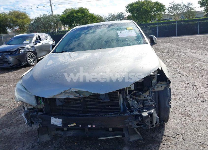 Photo 6 of 2016 Toyota Camry LE (VIN 4T4BF1FK1GR530682)