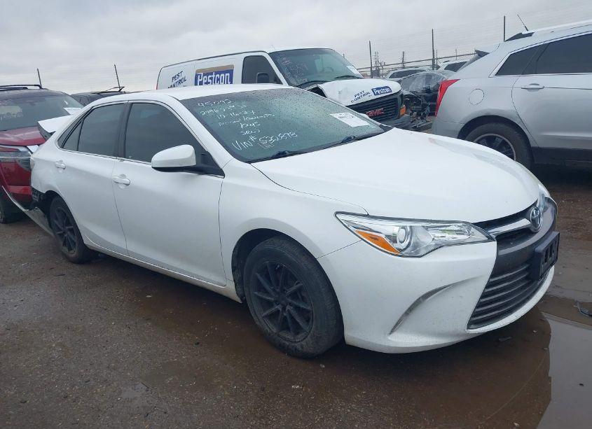 2016 Toyota Camry LE (VIN 4T4BF1FK1GR532898) main photo