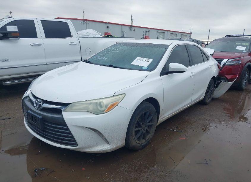 Photo 2 of 2016 Toyota Camry LE (VIN 4T4BF1FK1GR532898)