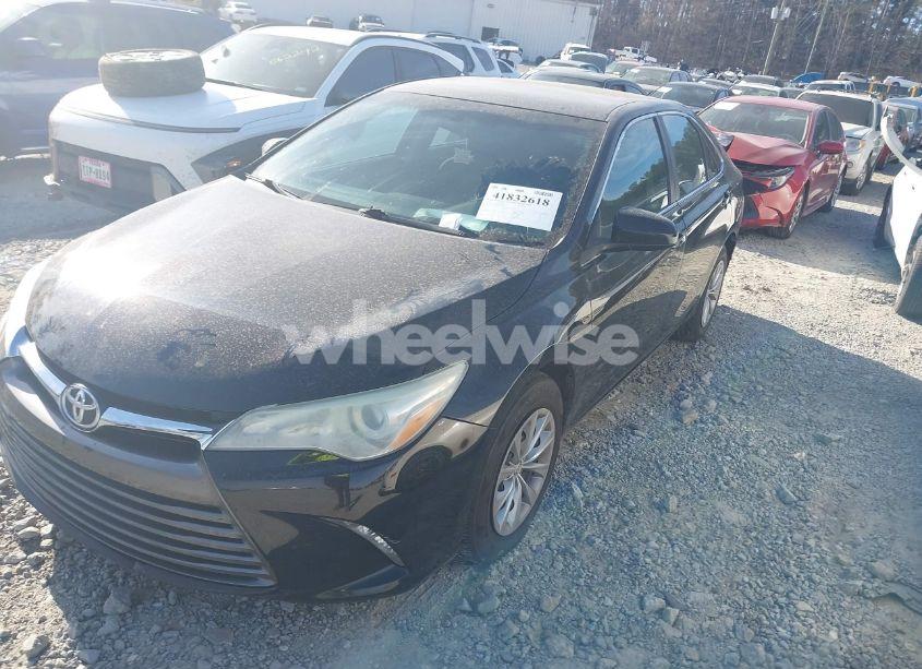 Photo 2 of 2016 Toyota Camry LE (VIN 4T4BF1FK1GR536675)