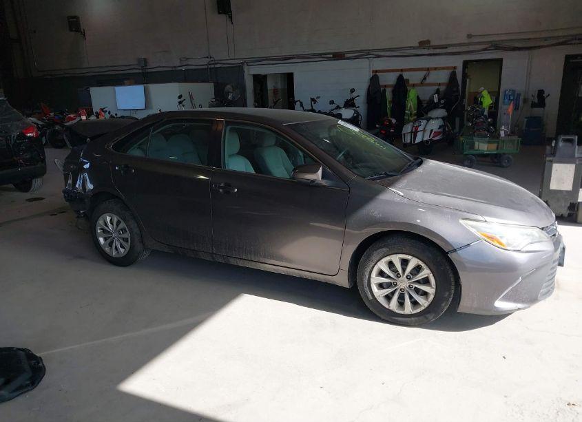 2016 Toyota Camry LE (VIN 4T4BF1FK1GR557851) main photo