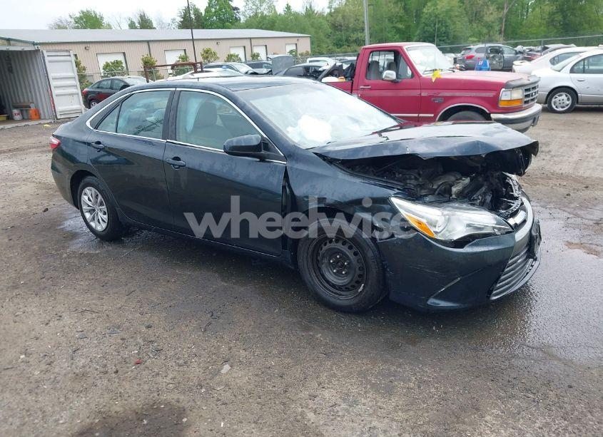 2016 Toyota Camry LE (VIN 4T4BF1FK1GR562175) main photo