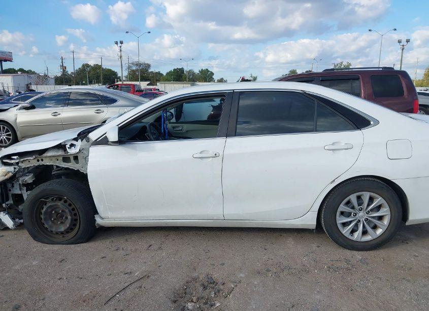 Photo 14 of 2016 Toyota Camry LE (VIN 4T4BF1FK1GR562192)