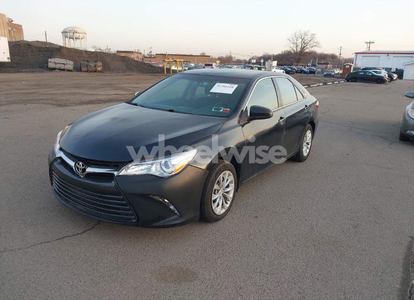 Photo 2 of 2016 Toyota Camry LE (VIN 4T4BF1FK1GR564749)