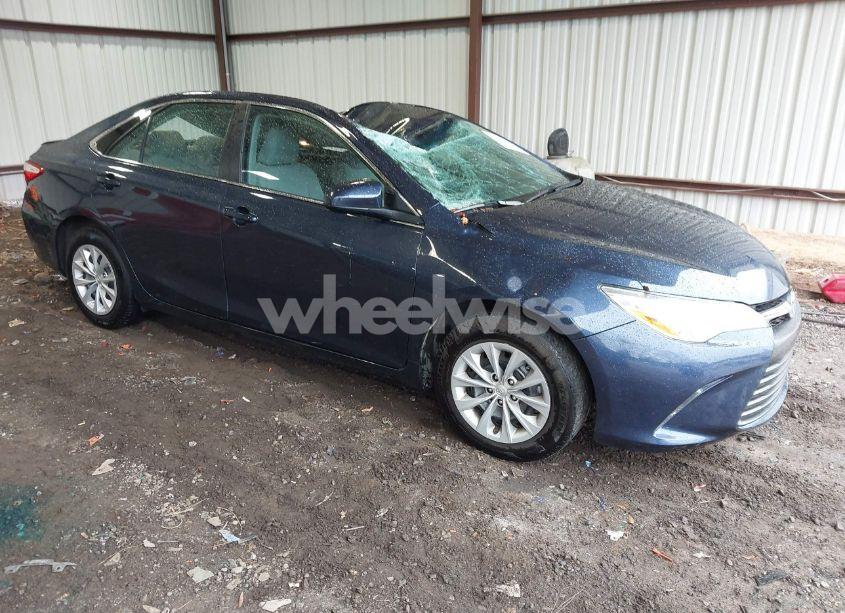 2016 Toyota Camry LE (VIN 4T4BF1FK1GR573709) main photo