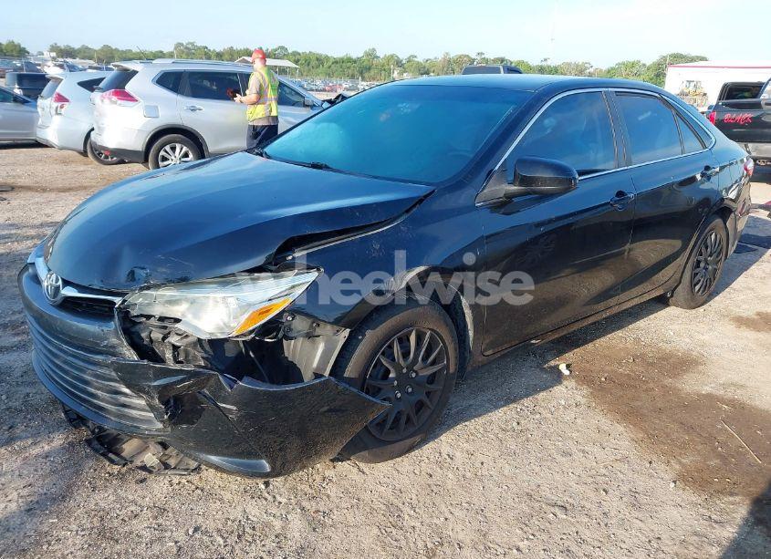 Photo 2 of 2016 Toyota Camry LE (VIN 4T4BF1FK1GR574732)