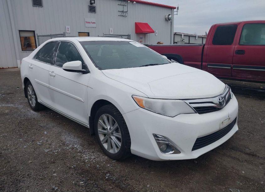2013 Toyota Camry XLE (VIN 4T4BF1FK2DR290716) main photo