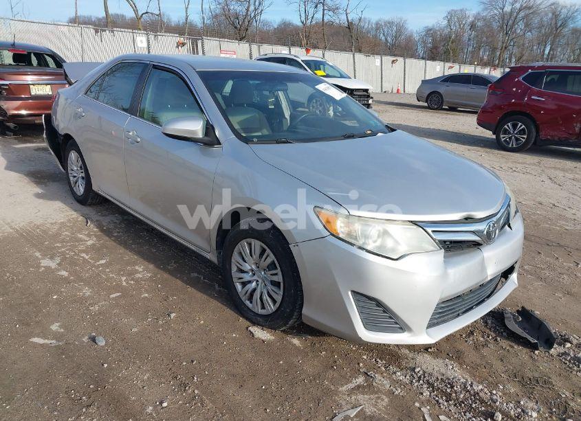 2013 Toyota Camry LE (VIN 4T4BF1FK2DR319714) main photo
