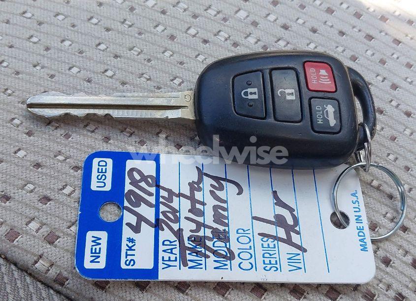 Photo 11 of 2014 Toyota Camry XLE (VIN 4T4BF1FK2ER351452)