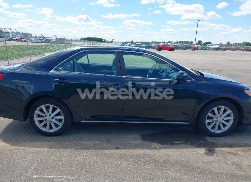 Photo 13 of 2014 Toyota Camry XLE (VIN 4T4BF1FK2ER351452)