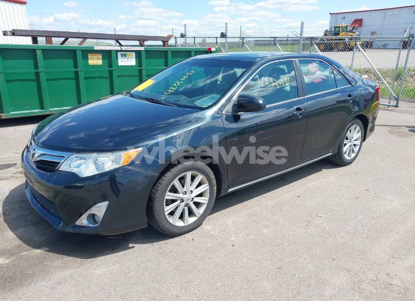 Photo 2 of 2014 Toyota Camry XLE (VIN 4T4BF1FK2ER351452)
