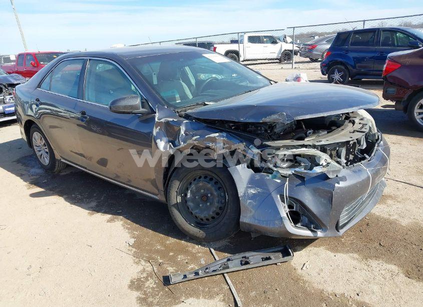 2014 Toyota Camry LE (VIN 4T4BF1FK2ER355209) main photo