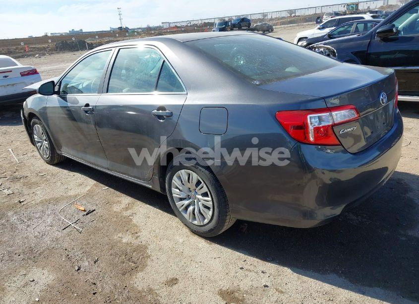 Photo 3 of 2014 Toyota Camry LE (VIN 4T4BF1FK2ER355209)