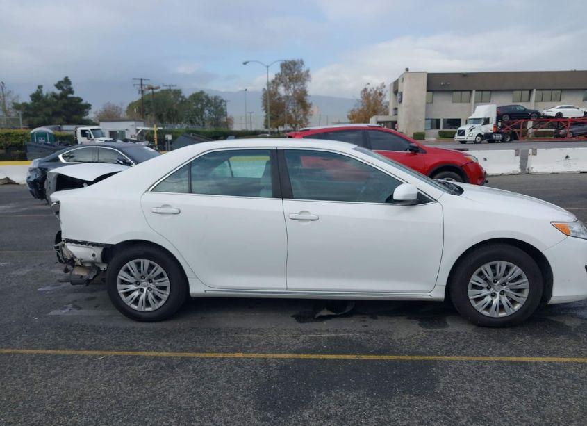 Photo 13 of 2014 Toyota Camry LE (VIN 4T4BF1FK2ER360295)