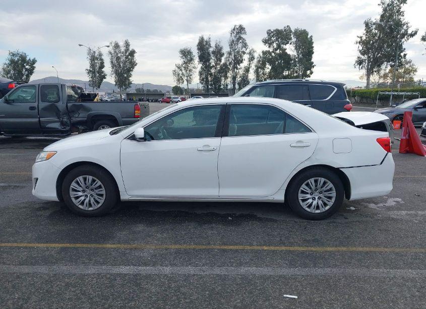 Photo 14 of 2014 Toyota Camry LE (VIN 4T4BF1FK2ER360295)