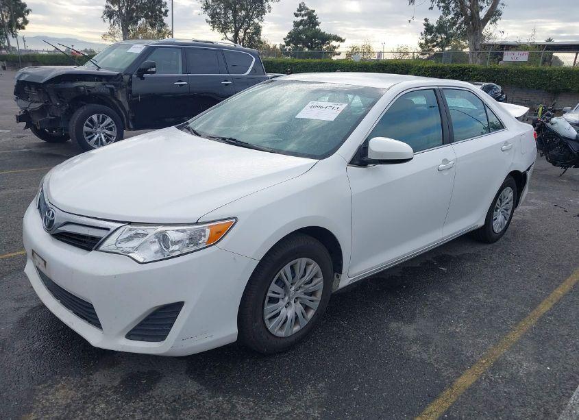 Photo 2 of 2014 Toyota Camry LE (VIN 4T4BF1FK2ER360295)