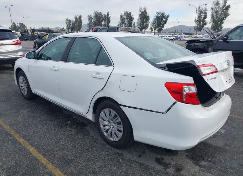 Photo 3 of 2014 Toyota Camry LE (VIN 4T4BF1FK2ER360295)