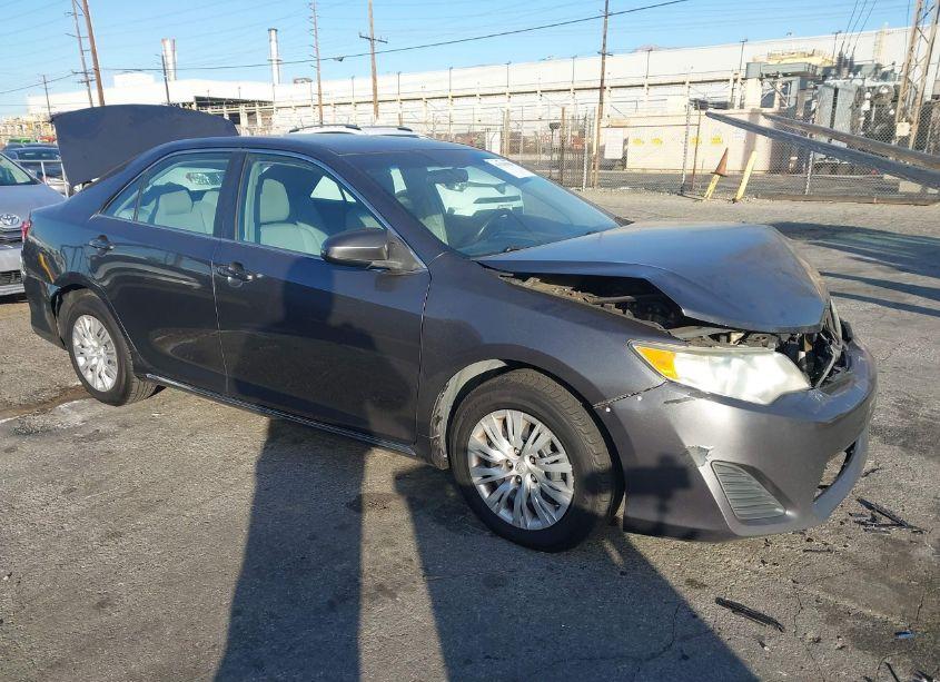 2014 Toyota Camry LE (VIN 4T4BF1FK2ER360605) main photo
