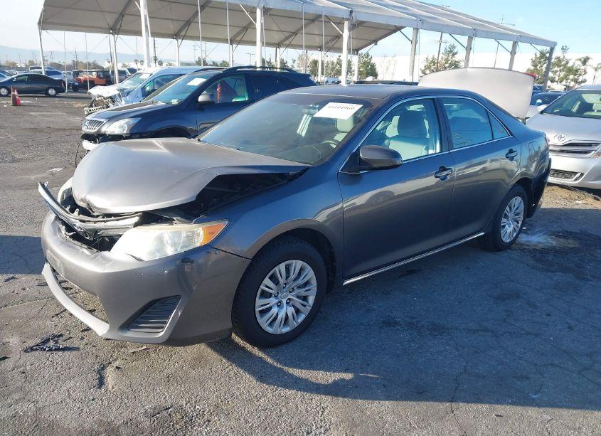 Photo 2 of 2014 Toyota Camry LE (VIN 4T4BF1FK2ER360605)