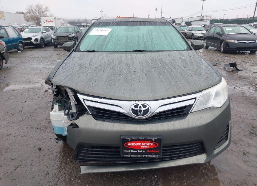 Photo 12 of 2014 Toyota Camry L/LE/SE/SE SPORT/XLE (VIN 4T4BF1FK2ER368302)
