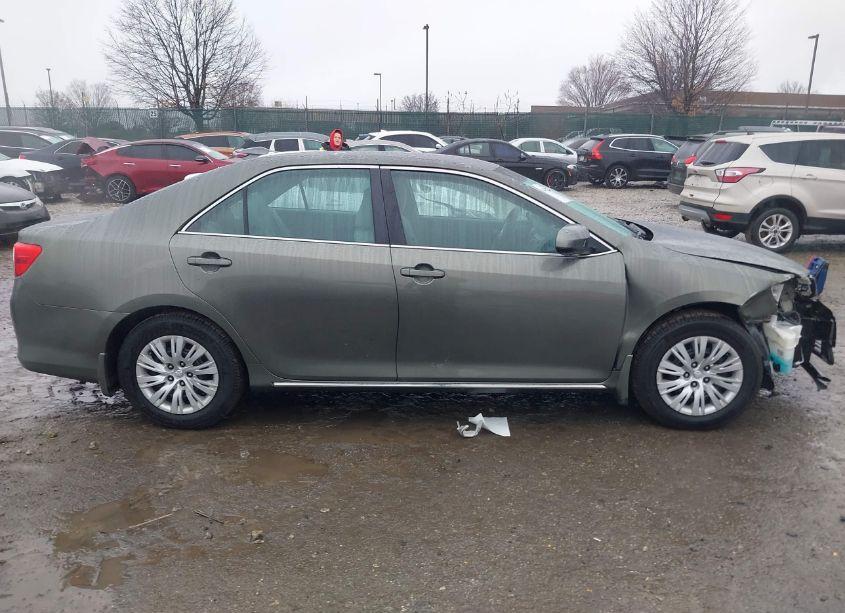 Photo 13 of 2014 Toyota Camry L/LE/SE/SE SPORT/XLE (VIN 4T4BF1FK2ER368302)